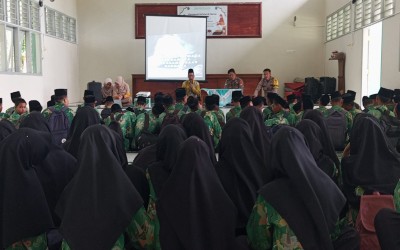 Polsek Penarik Bekali Siswa Kelas IX MTsN 2 Mukomuko dengan Penyuluhan Bahaya Narkoba dan Kenakalan Remaja