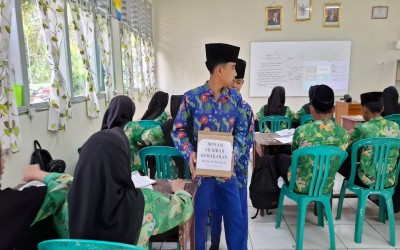 MTsN 2 Mukomuko Galang Donasi Bantu MI Nuroniyah Pascamusibah Kebakaran Gedung Madrasah